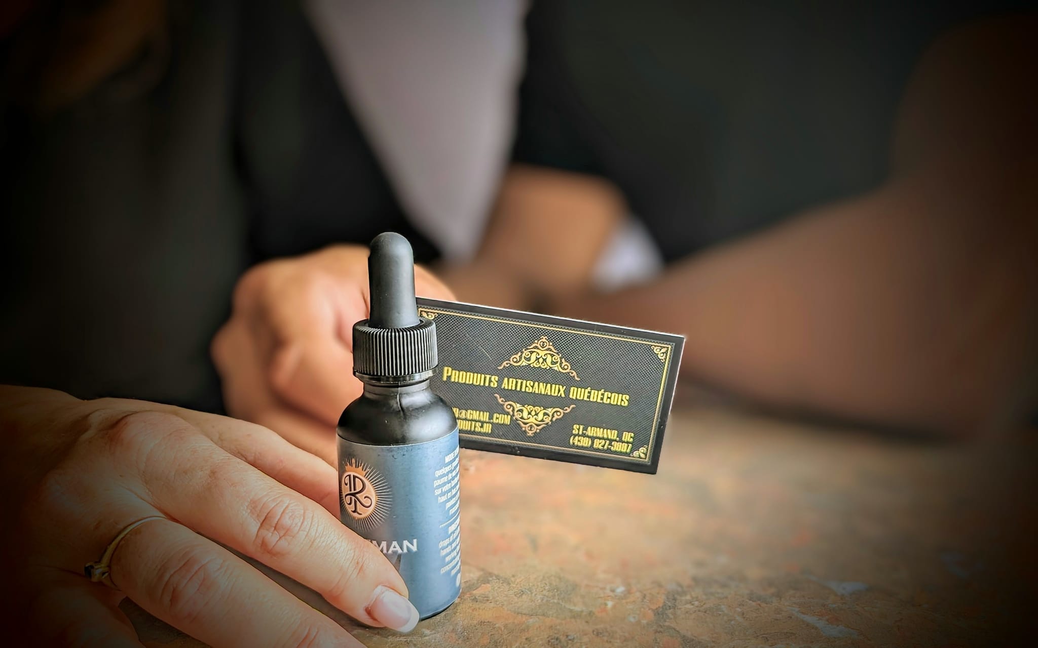 Bouteille élégante d'huile à barbe